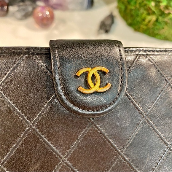 Vintage Black CHANEL Lambskin Wallet with Gold Hardware - Picture 3 of 12